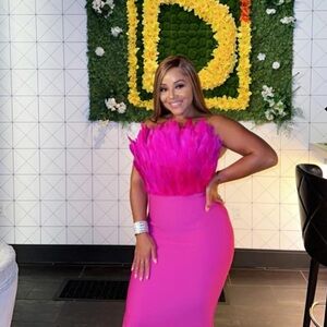 Elegant Pink Feathered Dress size Large Nova Luxe